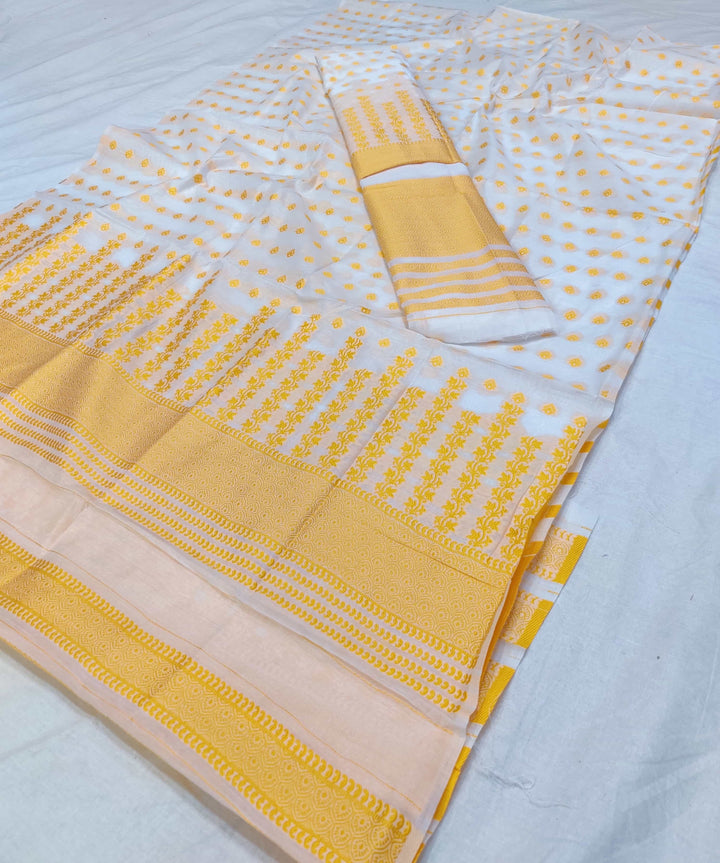 সূতাৰ- কাম (Dhaga-Work) এ চি কটন মেখলা চাদৰ 