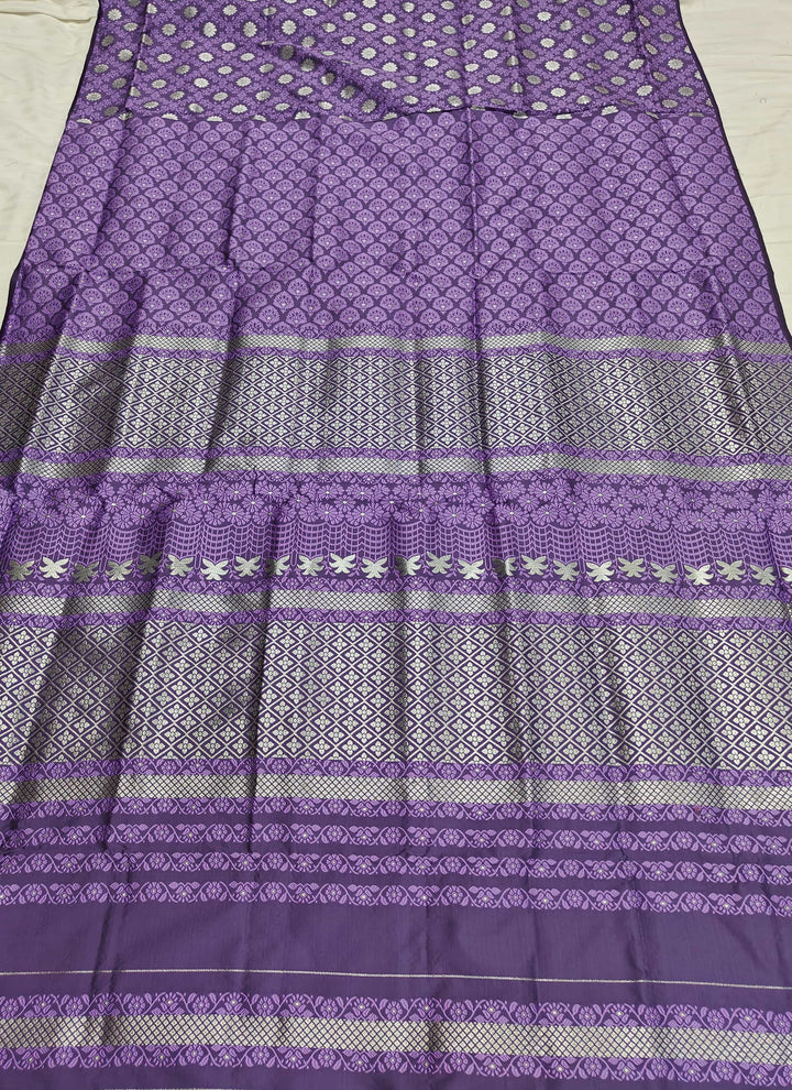 সূতাৰ- কাম (Dhaga-Work) মিক্স ছেট মেখলা চাদৰ