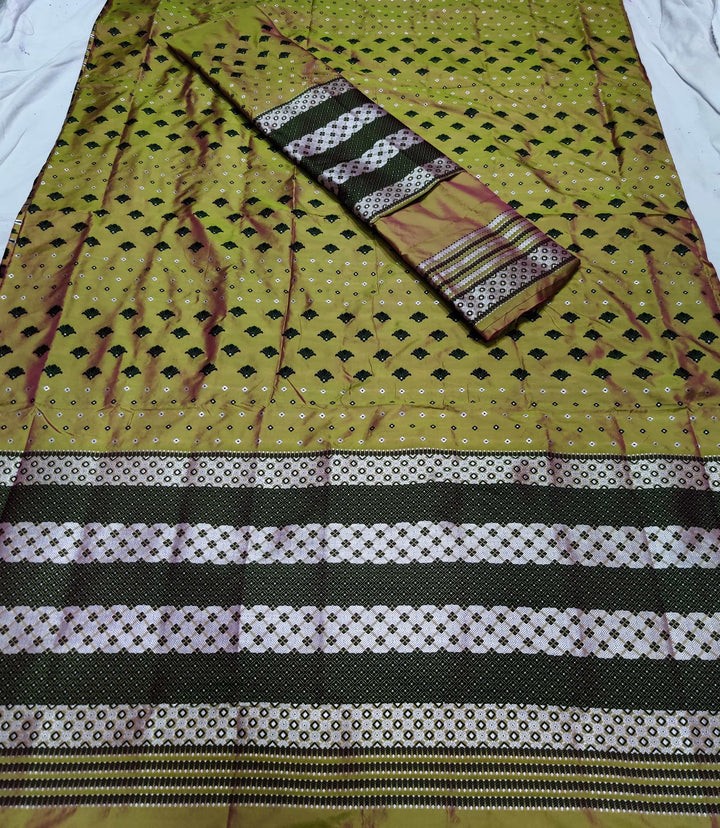 সূতাৰ- কাম (Dhaga-Work) মিক্স ছেট মেখলা চাদৰ