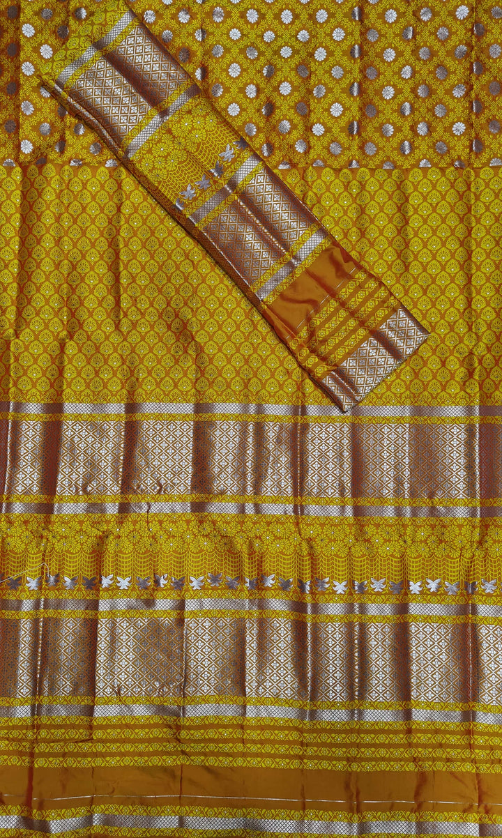 সূতাৰ- কাম (Dhaga-Work) মিক্স ছেট মেখলা চাদৰ