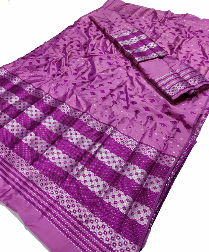 সূতাৰ- কাম (Dhaga-Work) মিক্স ছেট মেখলা চাদৰ